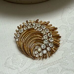 Trifari Vintage Gold Brooch with Intricate Filigree